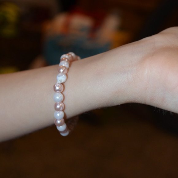 Handmade Pink&White Pearl beads Elastic bracelet - Picture 3 of 4